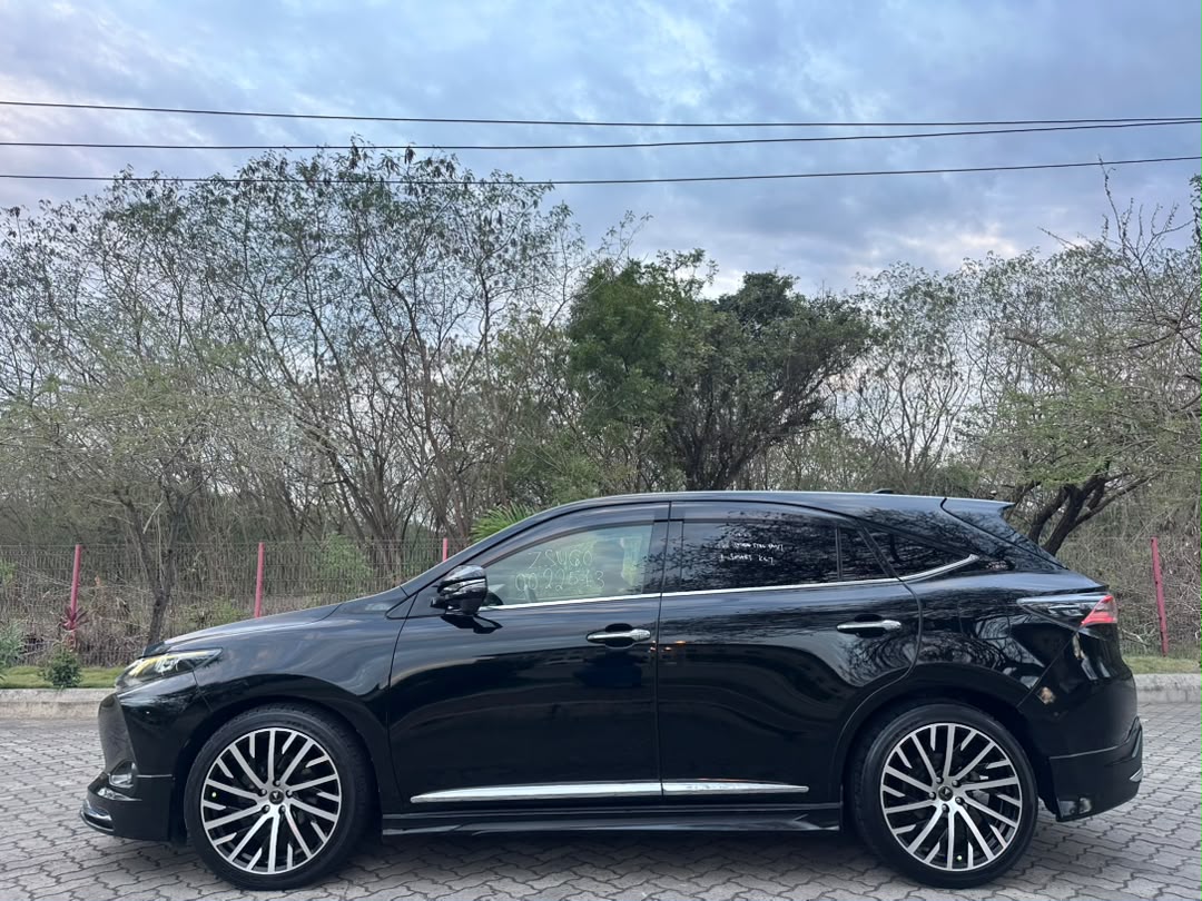 TOYOTA HARRIER thumbnail 8